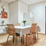 Rent a room of 220 m² in Madrid