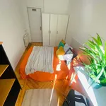 Rent a room of 220 m² in Madrid