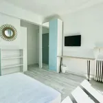 Rent a room of 300 m² in paris