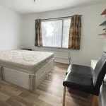 Rent 4 bedroom flat in South East England