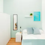 Rent a room of 143 m² in Valencia