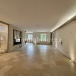 Rent 5 bedroom house of 615 m² in Modena