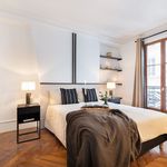 Maison de 530 m² avec 1 chambre(s) en location à Paris