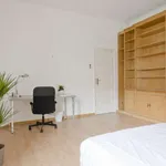 Rent a room of 200 m² in lisbon