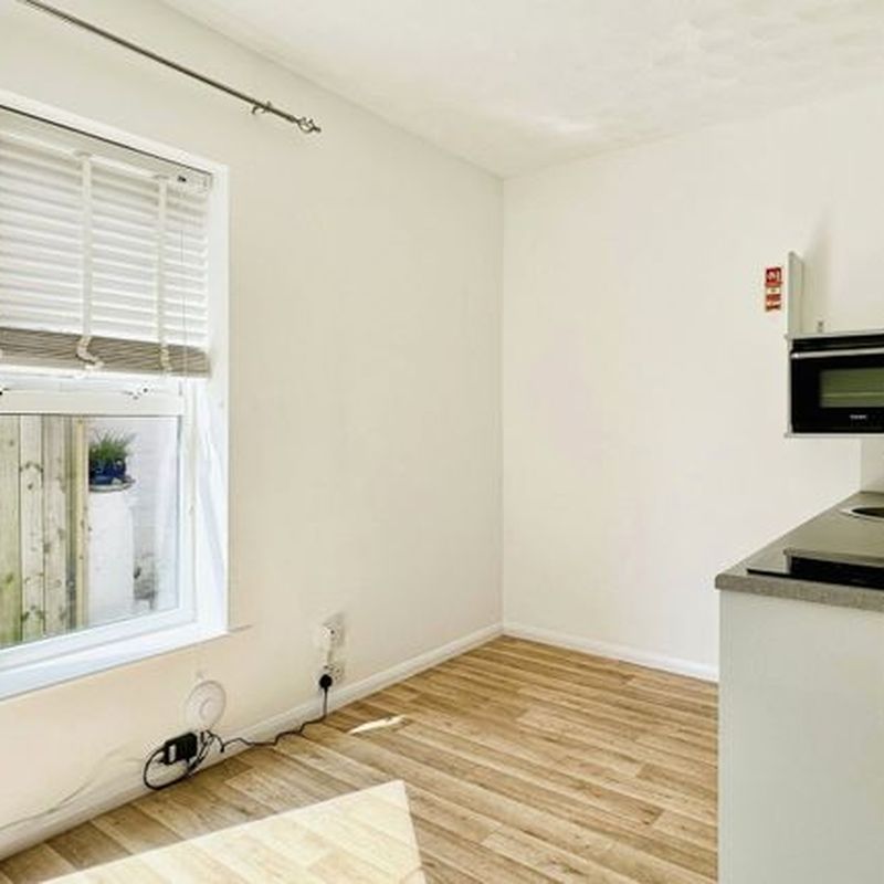 Flat to rent in Royal Parade, Eastbourne, East Sussex BN22 Hampden Park