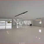 Rent 4 bedroom house of 210 m² in Vouliagmeni