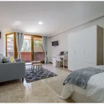 Rent a room of 200 m² in madrid