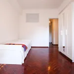 Rent 4 bedroom apartment in Lisbon