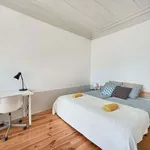 Rent a room of 200 m² in Lisboa