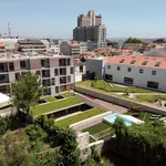 Rent 4 bedroom apartment of 50 m² in Porto