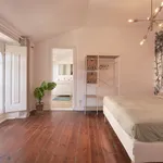 Rent a room of 300 m² in Lisbon