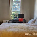 Rent 2 bedroom apartment in Brooklyn