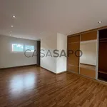 Rent 6 bedroom house of 372 m² in Leiria