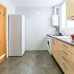 Rent a room of 87 m² in valencia