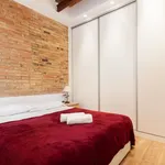 Rent 2 bedroom apartment of 915 m² in Barcelona