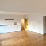 Rent 4 bedroom apartment of 128 m² in Paris