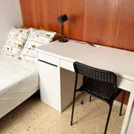 Rent a room of 125 m² in valencia