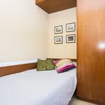 Rent 4 bedroom apartment in Barcelona