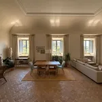 Rent 5 bedroom apartment of 180 m² in Roma