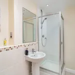 Rent 2 bedroom apartment of 882 m² in Watford