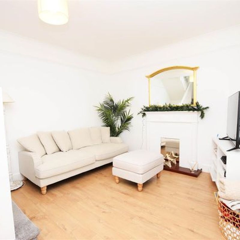 Cottage to rent in Oldfield Road, Hampton TW12