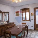 Rent 4 bedroom house of 139 m² in Fabrizia