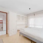 Rent 2 bedroom apartment of 40 m² in Porto