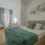 Rent a room of 220 m² in madrid