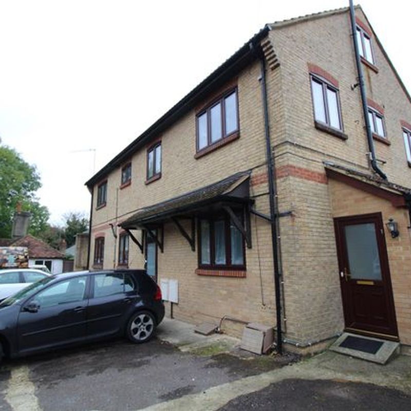 Flat to rent in Portland Road, Dorking, Surrey. RH4