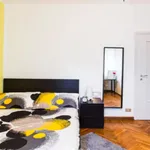 Rent 3 bedroom apartment in Milan