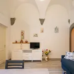 Rent 1 bedroom apartment of 60 m² in Florence