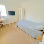 Rent a room of 70 m² in Sevilla