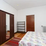 Rent a room of 270 m² in madrid