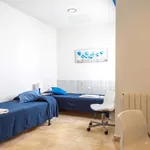 Rent a room of 333 m² in barcelona