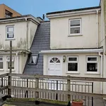 Rent 2 bedroom flat in South East England