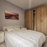 Rent a room of 190 m² in valencia