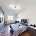 Rent a room of 200 m² in paris