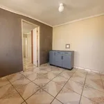 Rent 2 bedroom apartment in Roodepoort