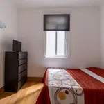 Rent a room of 194 m² in lisbon