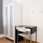 Rent a room of 200 m² in madrid