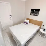 Rent 4 bedroom apartment in Valencia