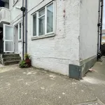 Flat to rent in West Parade, Worthing BN11