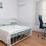 Rent 4 bedroom apartment in Piraeus