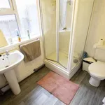 Rent 4 bedroom flat in West Midlands