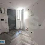 Affitto 2 camera appartamento di 50 m² in Naples