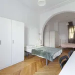 Rent a room of 200 m² in madrid