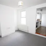 Rent 3 bedroom flat in South East England