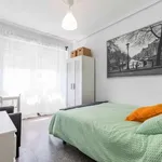 Rent a room of 100 m² in valencia