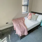 Rent 5 bedroom flat in North West England