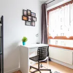 Rent 4 bedroom apartment in Paris